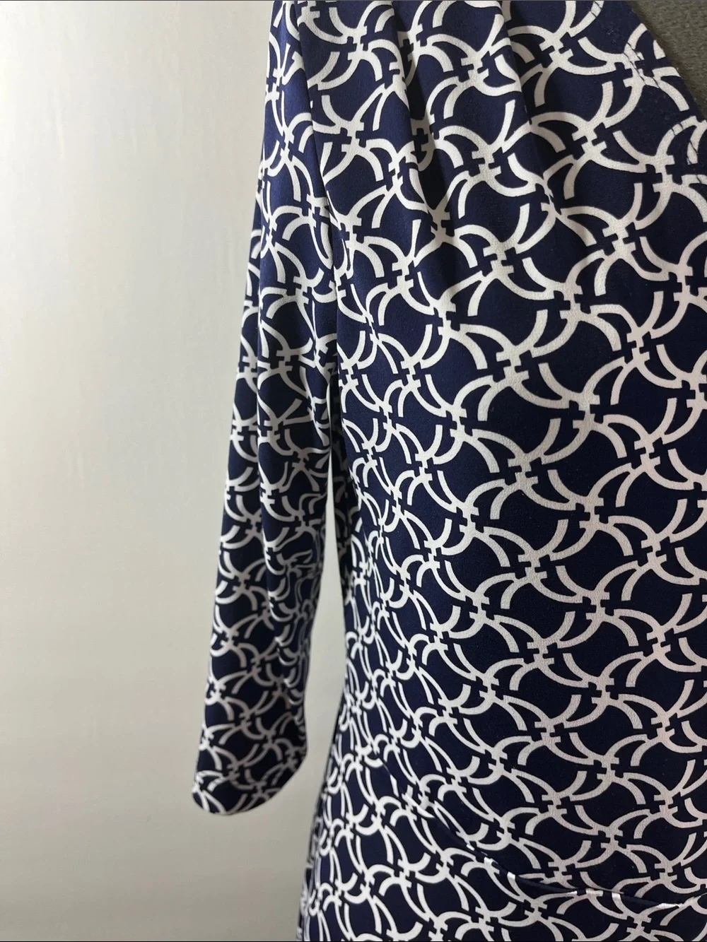 Scarlett Women Dress Navy & White Geometric V-Neck Midi Size 10. - Picture 3 of 9